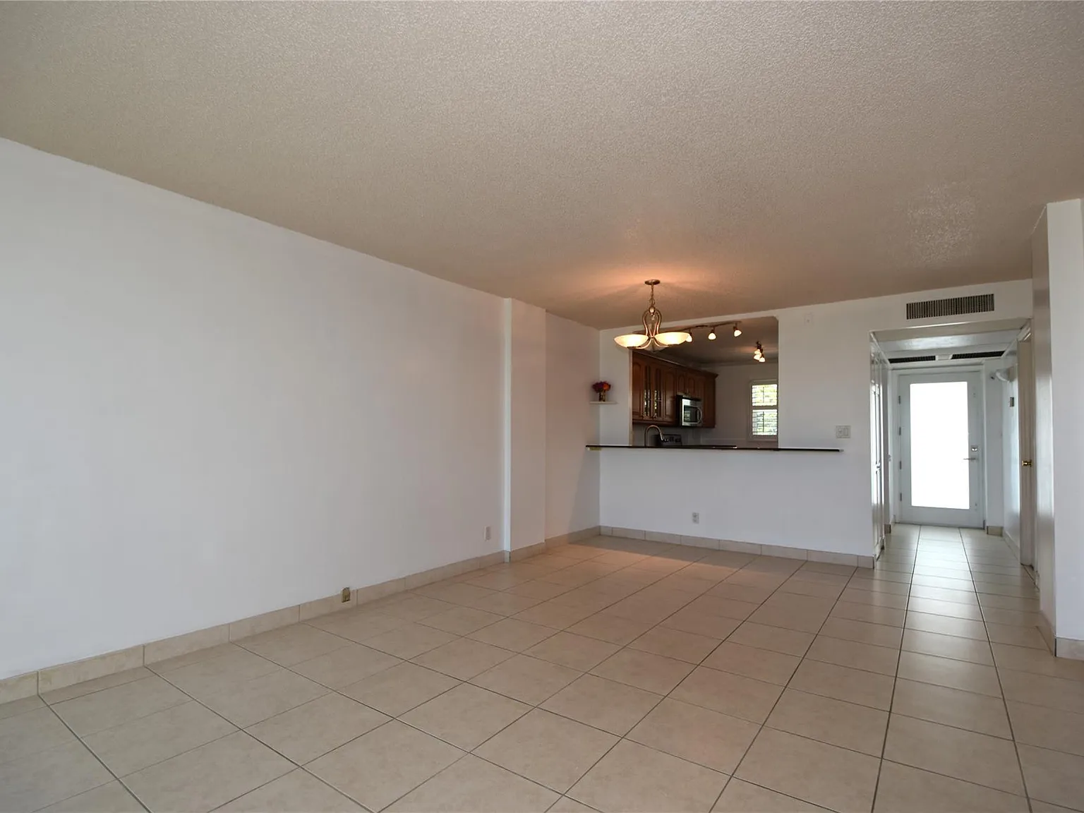 2BR Home in Oakland Park , FL