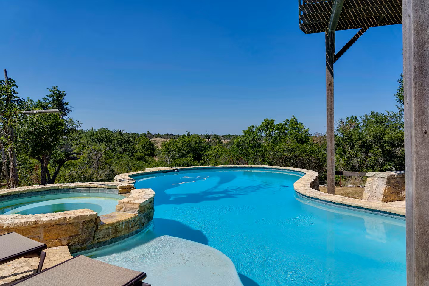 6BR Home in Fredericksburg , TX photo 2