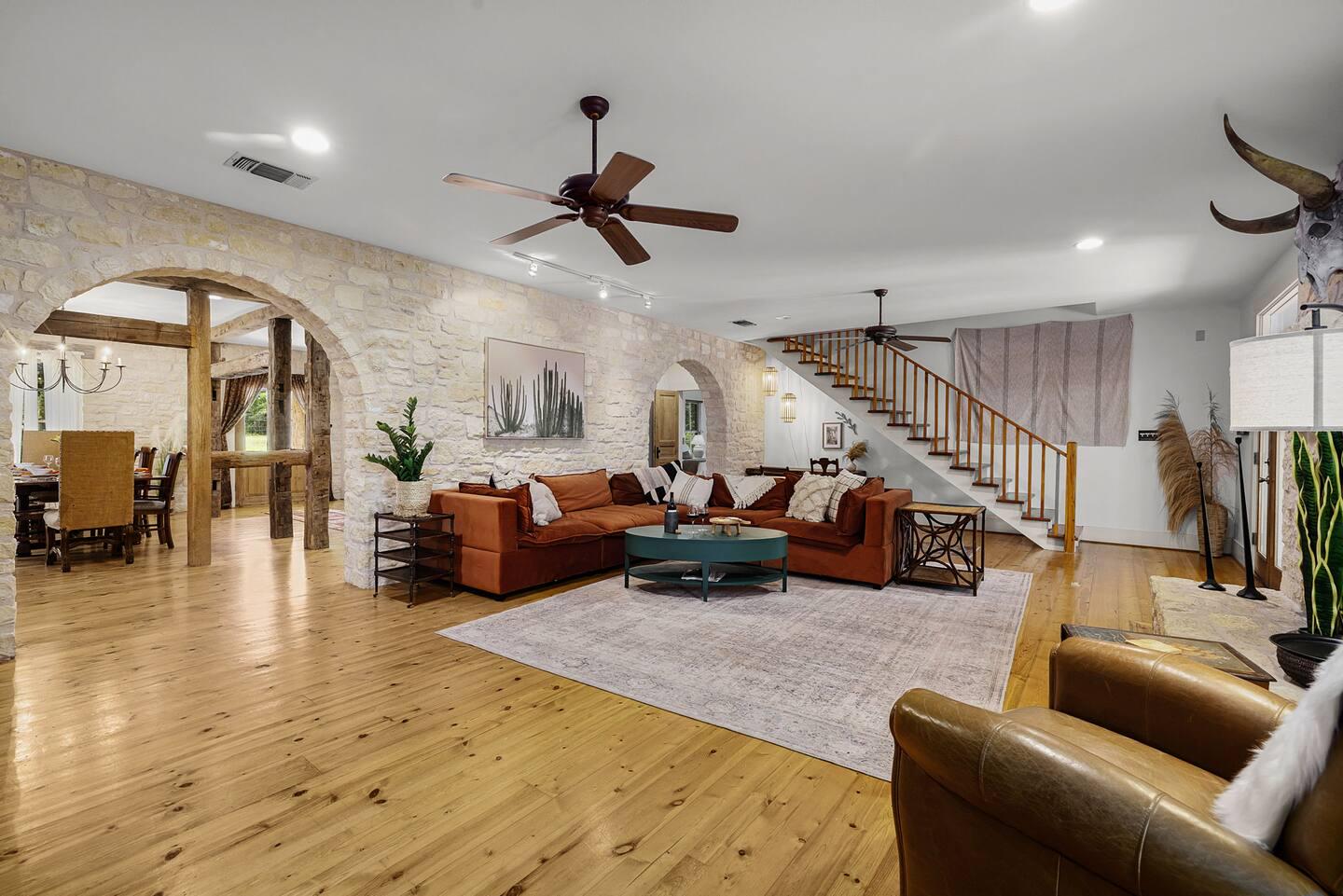 6BR Home in Fredericksburg , TX photo 3