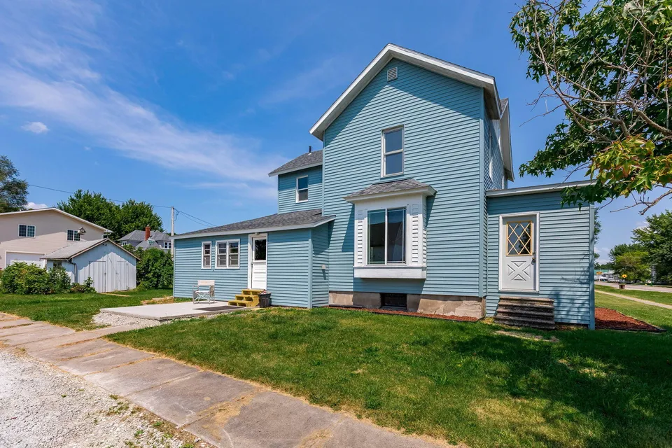 5BR Home in Nichols , IA