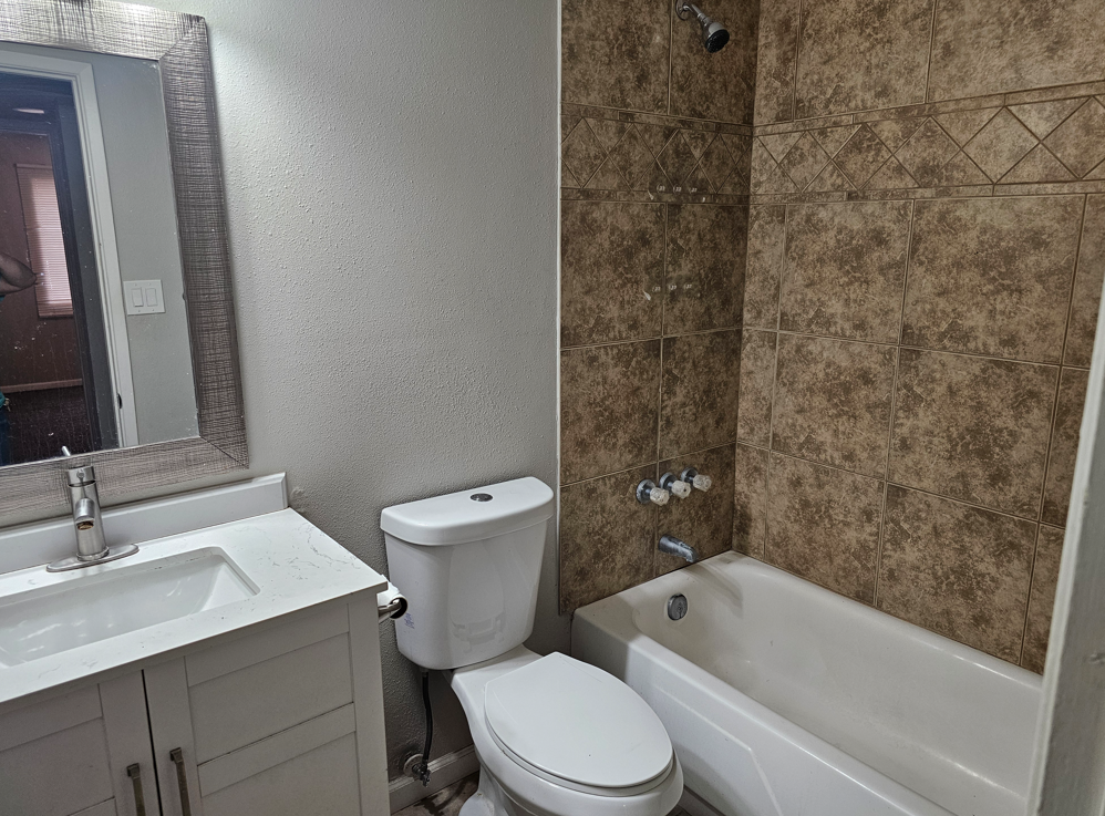 3BR Home in Phoenix , AZ photo 3
