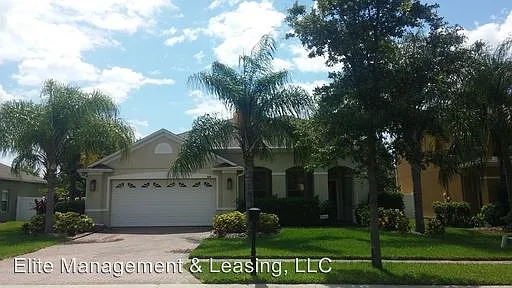 5BR Home in Edgewood , FL