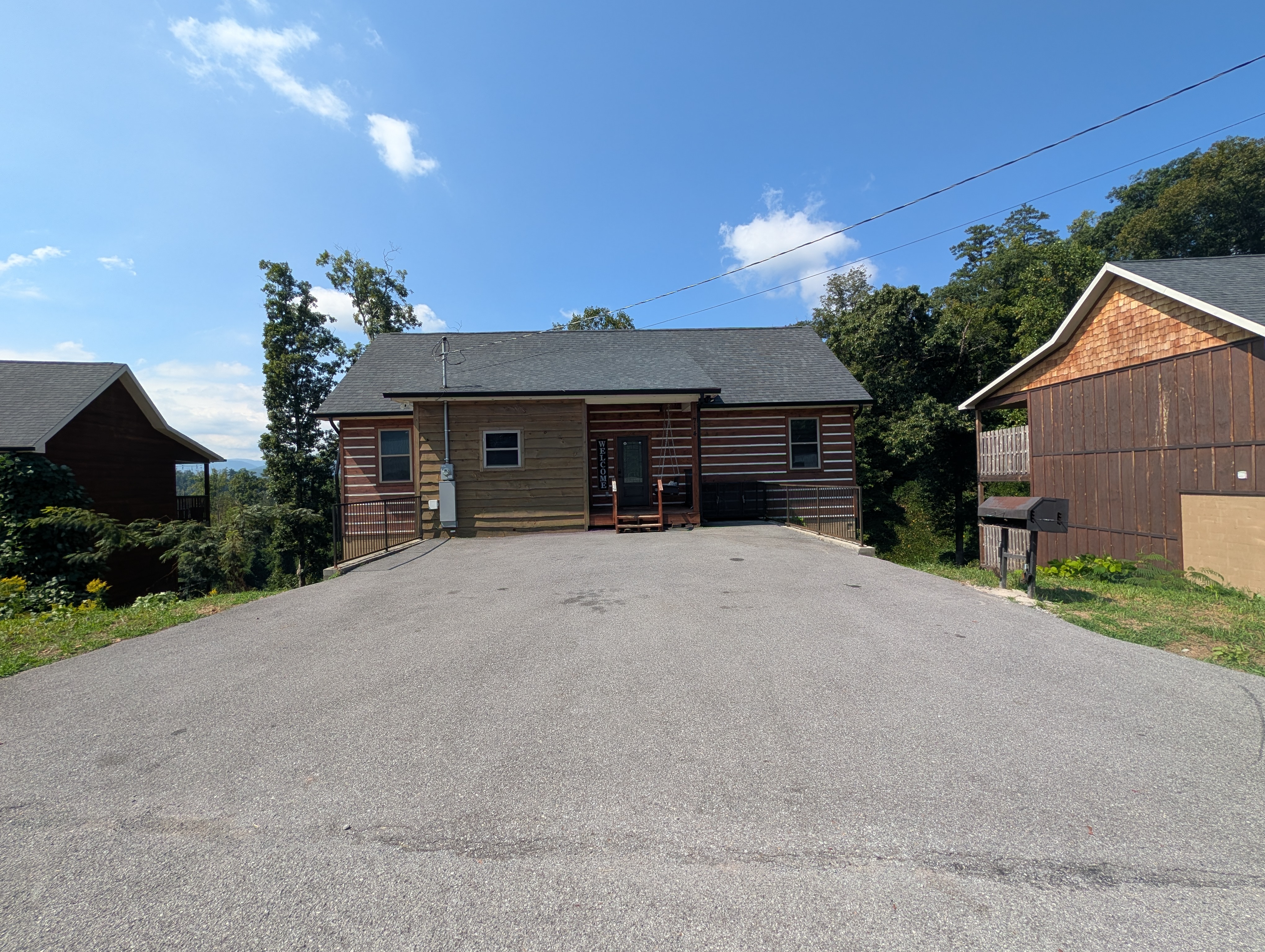4BR Home in Gatlinburg , TN