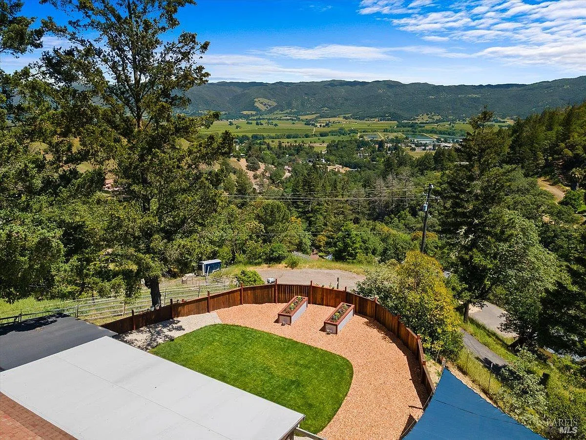 3BR Home in Ukiah , CA