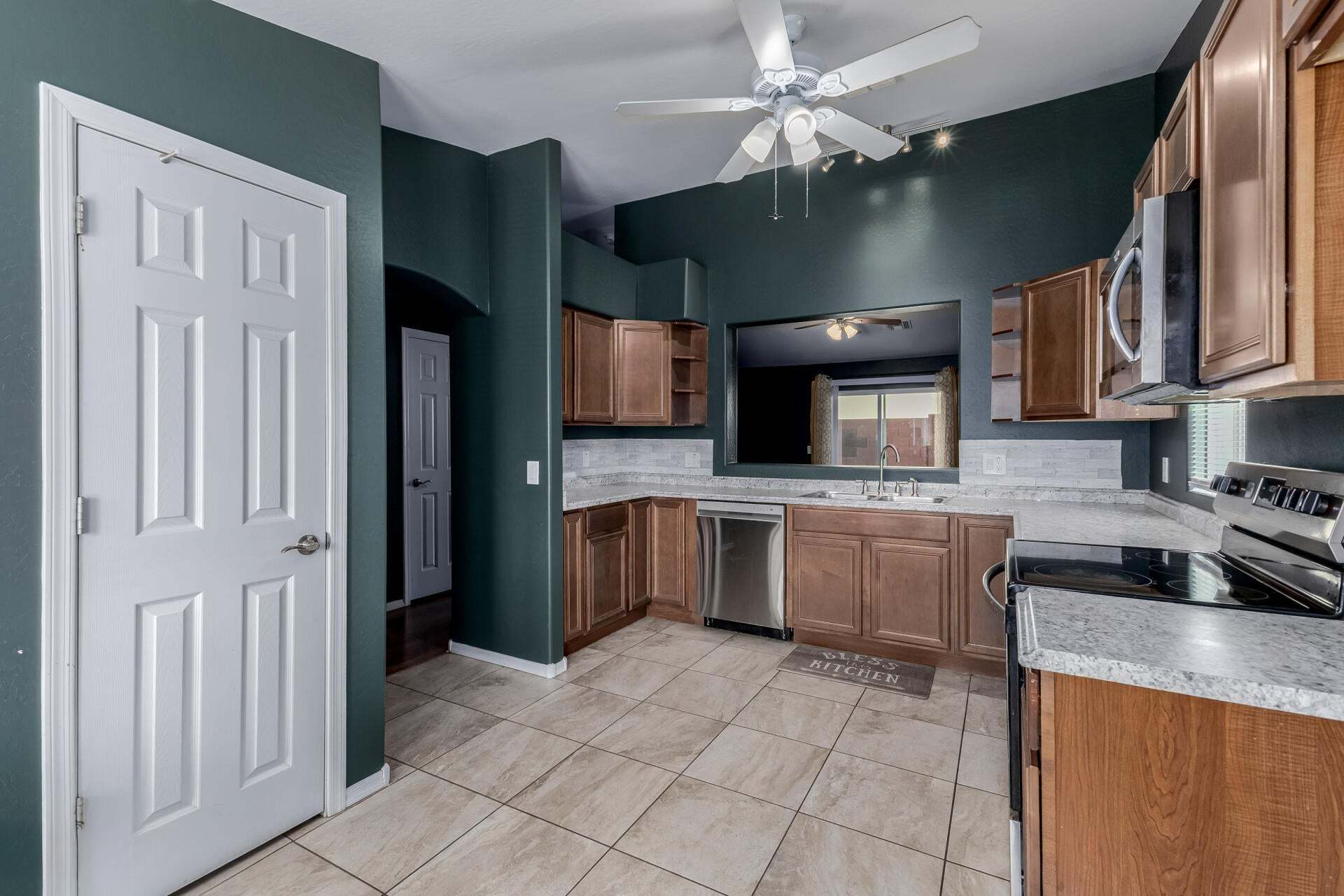 6BR Home in Phoenix , AZ photo 3