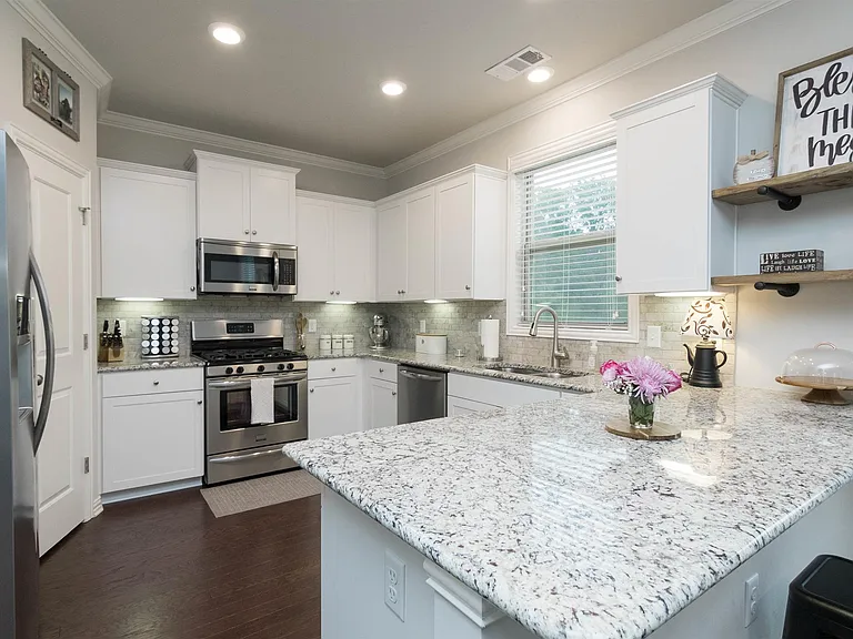 4BR Home in Spring Hill , TN photo 2