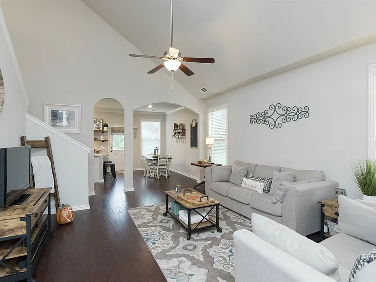 4BR Home in Spring Hill , TN photo 3