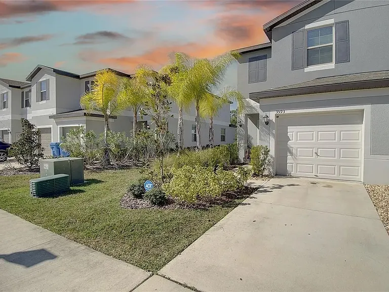 2BR Home in Wesley Chapel , FL