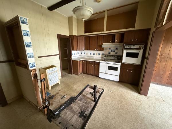 4BR Home in Rockdale , TX photo 2