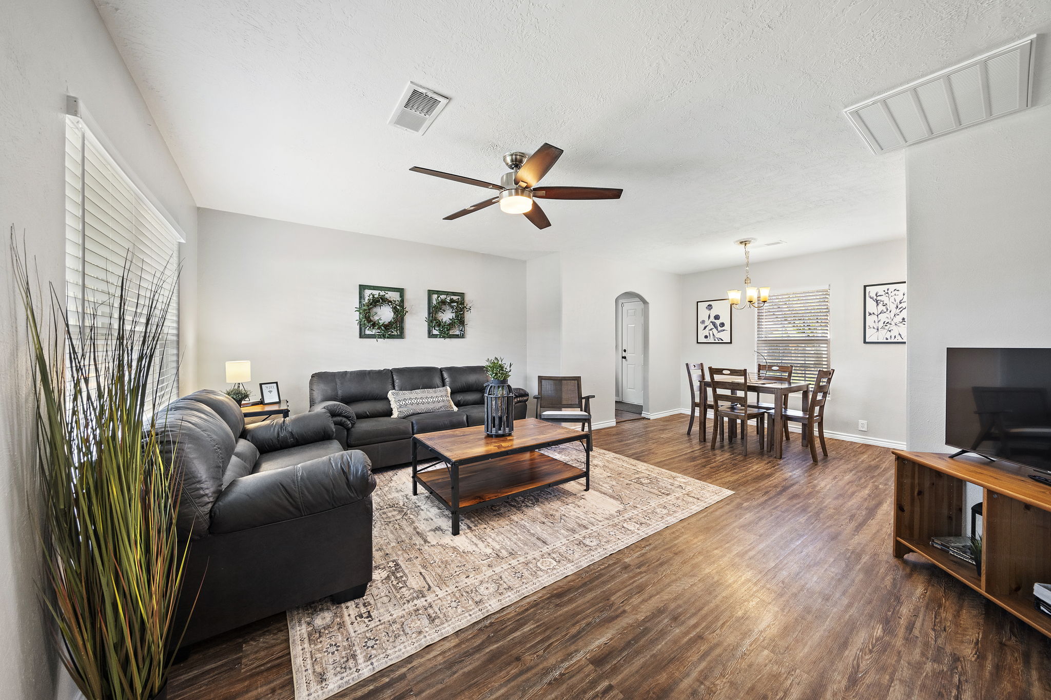3BR Home in Baytown , TX photo 2