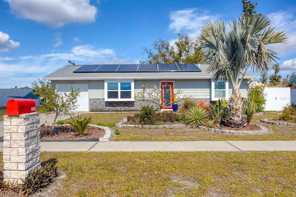 2BR Home in Port Charlotte , FL