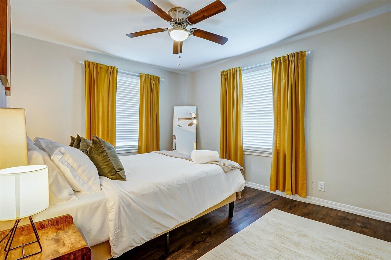 11BR Home in Houston , TX photo 2