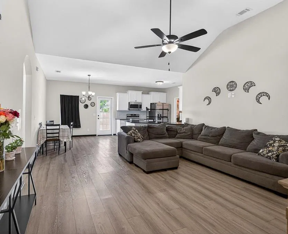 4BR Home in Allenhurst , GA photo 2