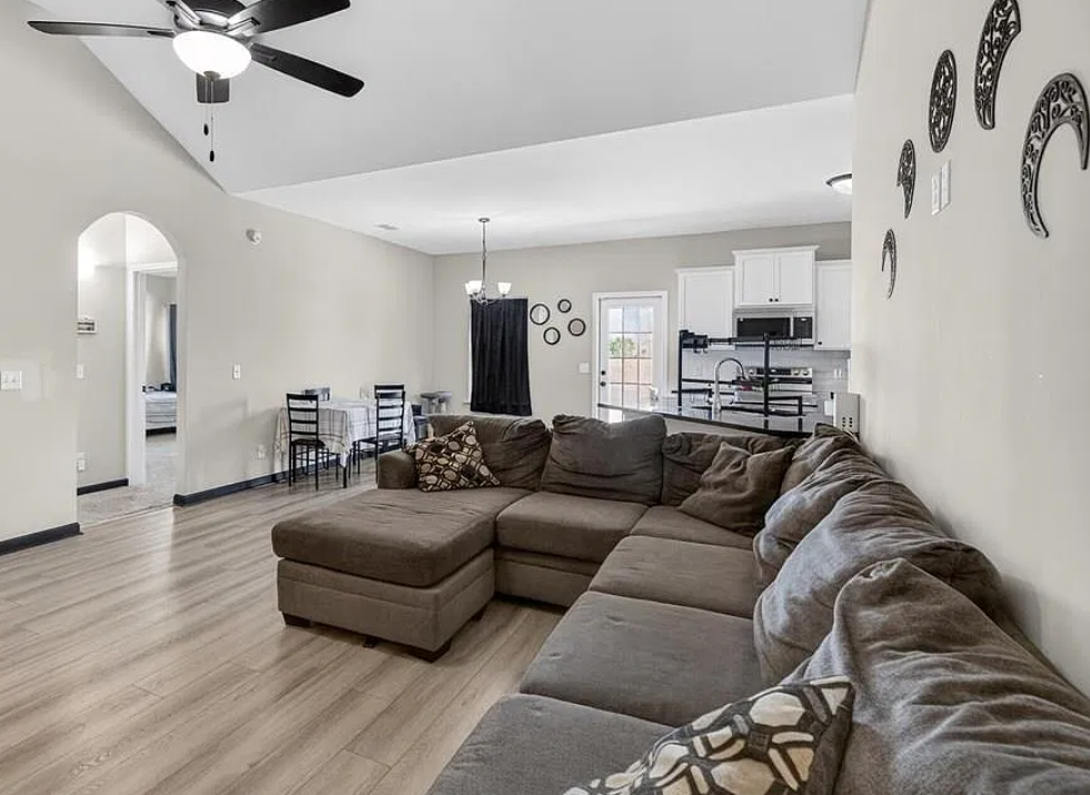 4BR Home in Allenhurst , GA photo 3